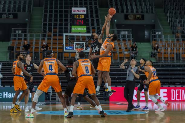 深一度｜赞助商争夺战,看不见硝烟的英超战场